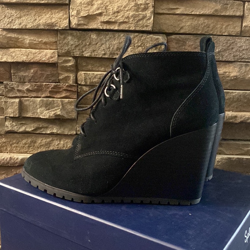 Splendid Paris Black Suede Lace-
Up Wedge Ankle Bootie Women's Size 9 - Picture 3 of 5